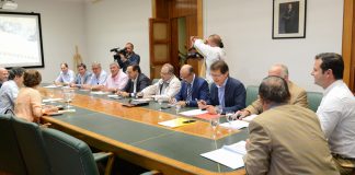 España traslada necesidad de activar mecanismo de almacenamiento privado de aceite