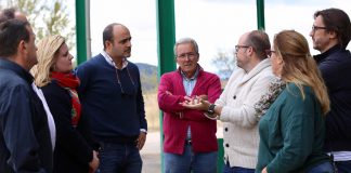 Candidatos de Ciudadanos se interesan por proceso de elaboración de aceite
