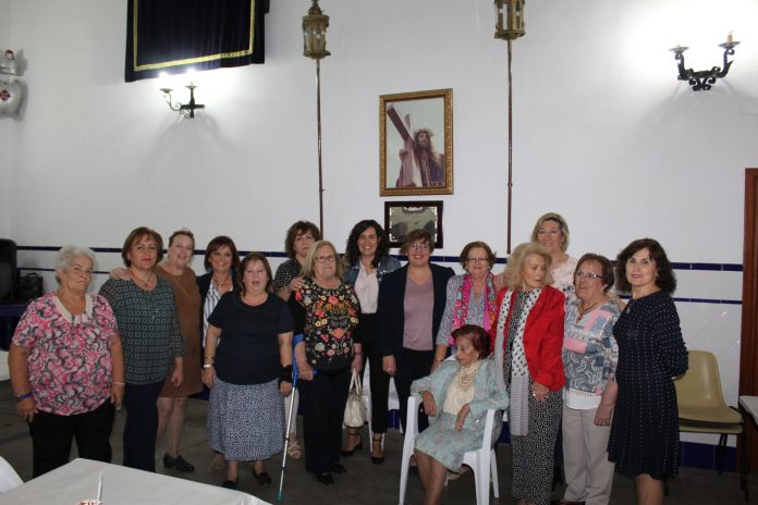 Olmedo-encuentro con asociacion amas de casa de Calzada de Cva.