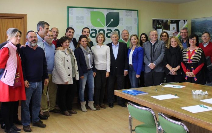 Merino y García Tejerina en la reunión con la Junta Directiva de APAG Guadalajara