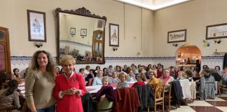 Quintanilla (PP) mantiene un encuentro con mujeres en Tomelloso