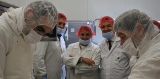 Consejero de Agricultura visita una emblemática empresa cárnica de Talavera