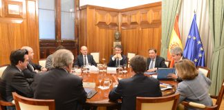 Ministro de Agricultura aborda crisis agraria con la gran distribución