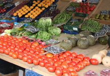 ¿Usan las grandes superficies el vino, aceite o melón como productos reclamo? mercadillo