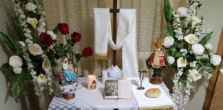 Mujeres de AMFAR mantienen viva tradición de las Cruces, desde casa