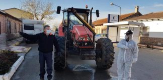 Los agricultores de Los Pozuelos también participan en labores de desinfección
