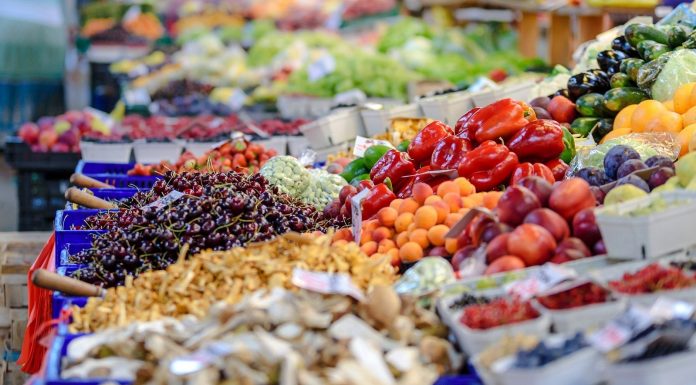 VOX denuncia “la gran traición” al campo español al rechazar la objeción al nuevo etiquetado del Sáhara Occidental frutas