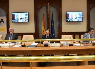 Anuncia medidas adicionales de apoyo al cerdo ibérico y Alimentos España