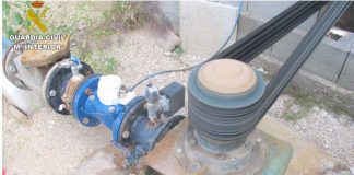 Regaba ajos con un imán en contador para parar su funcionamiento