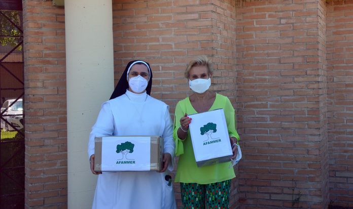 Entrega de mascarillas AFAMMER a residencia Santo Angel