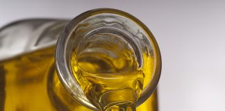 El precio en origen del aceite de oliva virgen extra vuelve a superar los 8.000 euros/tonelada aceite de oliva