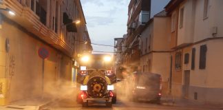 Agricultores vuelven a desinfectar calles a bordo de sus tractores