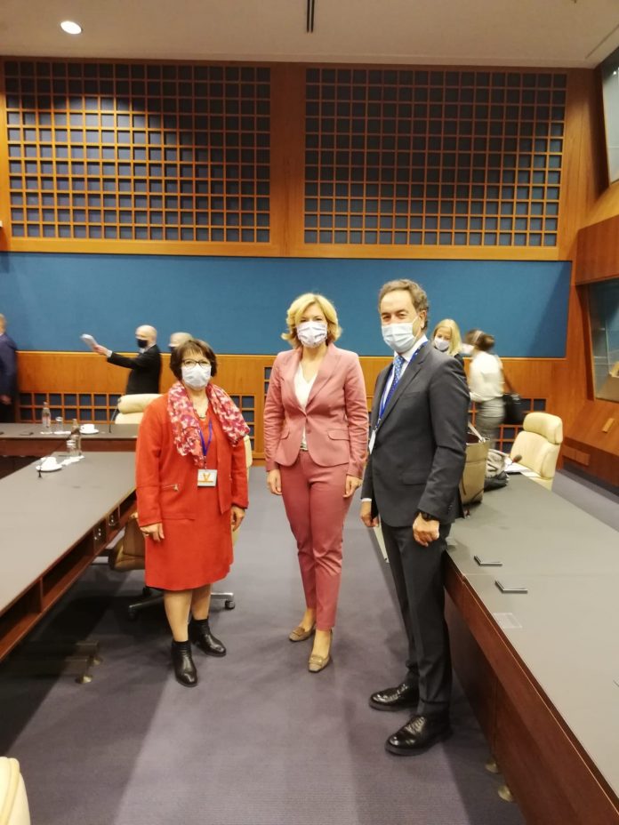 Christine Lambert, Julia Köckner y Ramón Armengol