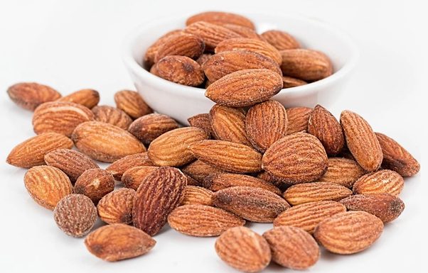 La almendra común y la Guara bajan mientras la Marcona mantiene su precio almendras