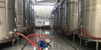 Las importaciones rusas de vino español a granel se hunden depósitos de vino