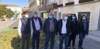 Agricultores socuellaminos arrojan su uva por los suelos contra bajos precios