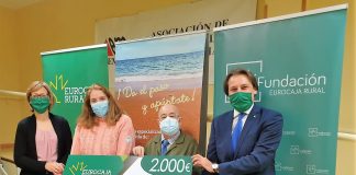 Fundación Eurocaja Rural entrega 2.000 euros Asociación de Esclerosis Múltiple Guadalajara