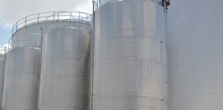 Parón total en el mercado del vino en una campaña «catastrófica» depósitos