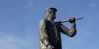 Cuando el campo diga basta… agricultores-encadenados. El Picotazo, de Álvaro Tapia