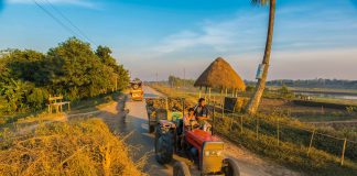 Desde León reconocen el importante rol que desarrolla la industria agroalimentaria tractor antiguo