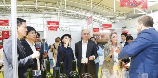 Considera que un pasaporte sanitario permitiría relanzar eventos internacionales de negocios