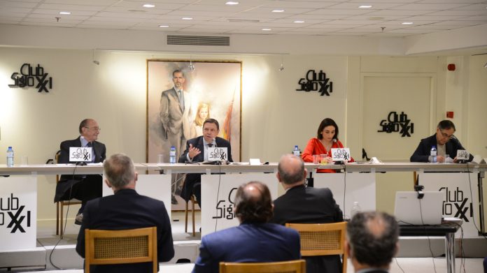 24022021ministroclubsibloxxi5_tcm30-558628