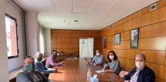 Explica medidas para hacer compatible la ganadería con presencia de lobos