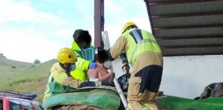Un hombre de 79 años, rescatado tras el vuelco de su tractor