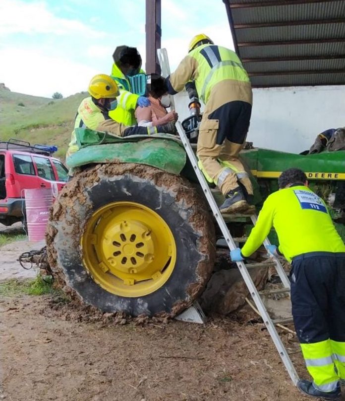 accidente tractor bomberos cuenca