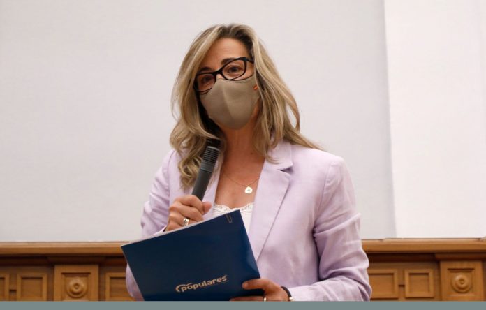 La portavoz del GPP en las Cortes C-LM, Lola Merino, en el Pleno de las Cortes regionales