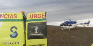 Un agricultor herido tras ser aplastado por el tractor con el que trabajaba Helicóptero SESCAM