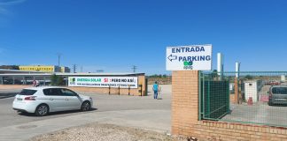 APAG coloca una pancarta en su sede a favor de la regulación de las instalaciones fotovoltaicas