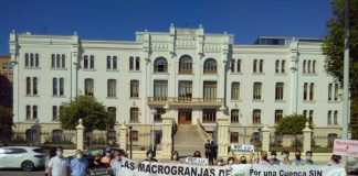 Cacerolada y pitos contra la ganadería industrial