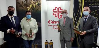Cooperativa Virgen de las Viñas dona aceite de oliva a Cáritas Tomelloso