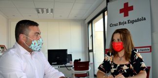 La obra social de la cooperativa El Progreso entrega un donativo a Cruz Roja