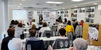 Treinta mujeres participan en la cata de vino y chocolate organizada por AMFAR Socuéllamos