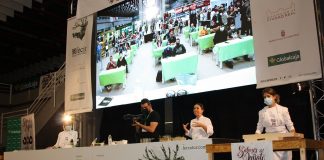 Los visitantes de FERCATUR 2021 disfrutan con las propuestas gastronómicas de grandes chefs