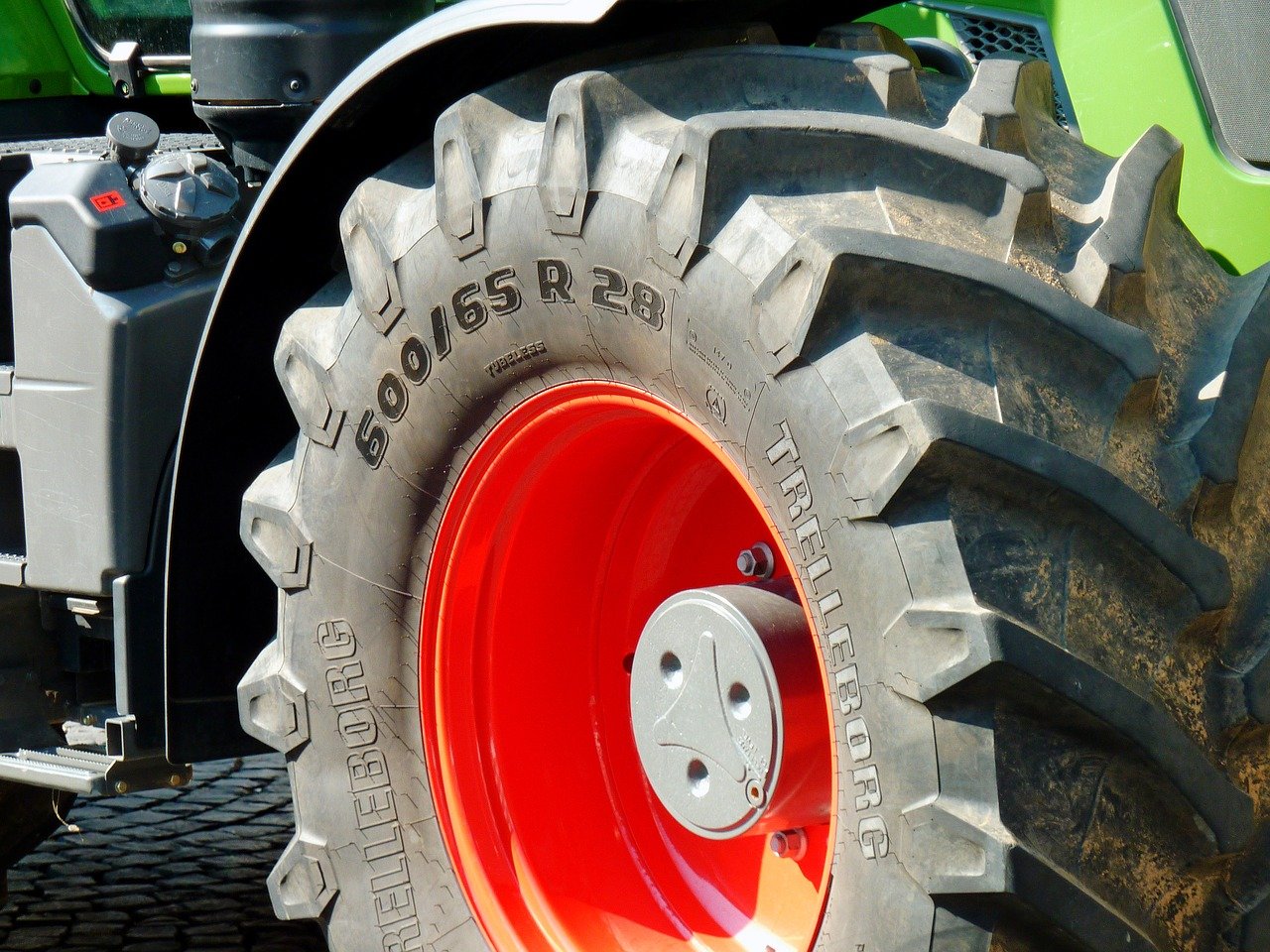 Es conveniente lastrar los neumáticos de los tractores con agua? - AgroCLM