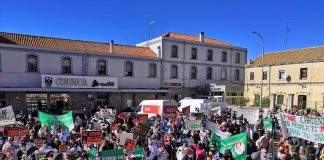 Mil personas rechazan la “la venta de los pueblos a la ganadería industrial”