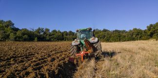 ASAJA pide soluciones para agricultores y ganaderos atrapados en subida de intereses del «instrumento financiero» tractor
