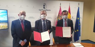 Castilla-La Mancha firma un protocolo para reforzar la instalación de plantas fotovoltaicas con respeto al medioambiente y la biodiversidad