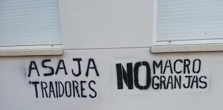 La sede de ASAJA Sahagún (León) amanece con pintadas insultantes
