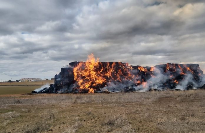 PACAS ARDIENDO GRUPO APAG Incendio paja