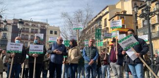 Un centenar de ganaderos de vacuno lácteo se concentran en Toledo para exigir precios justos