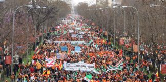Agricultores, ganaderos y cazadores piden al Gobierno que defienda el mundo rural en una manifestación masiva e histórica