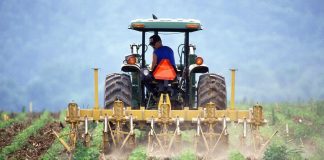 ASAJA reclama los pagos pendientes a los jóvenes agricultores y las resoluciones de los recién incorporados tractor