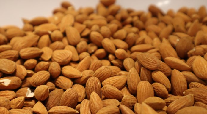 Repeticiones y ligeras subidas en los precios en origen de la almendra almendras