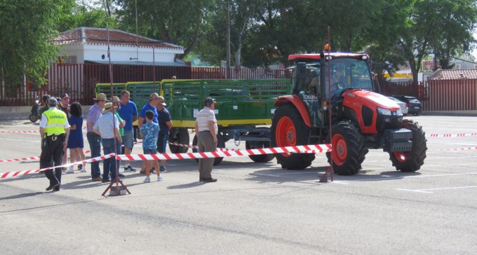 Concurso de habilidad en el manejo del tractor