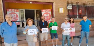 UGT se concentra en Manzanares para exigir más seguridad y protección de los trabajadores frente a los accidentes laborales