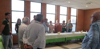 Los participantes en la cata de melón de Fercam degustan cuatro variedades piel de sapo y eligen su preferida Cata de melón